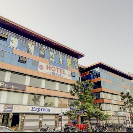 Hotel Nexus Сурат Екстериор снимка